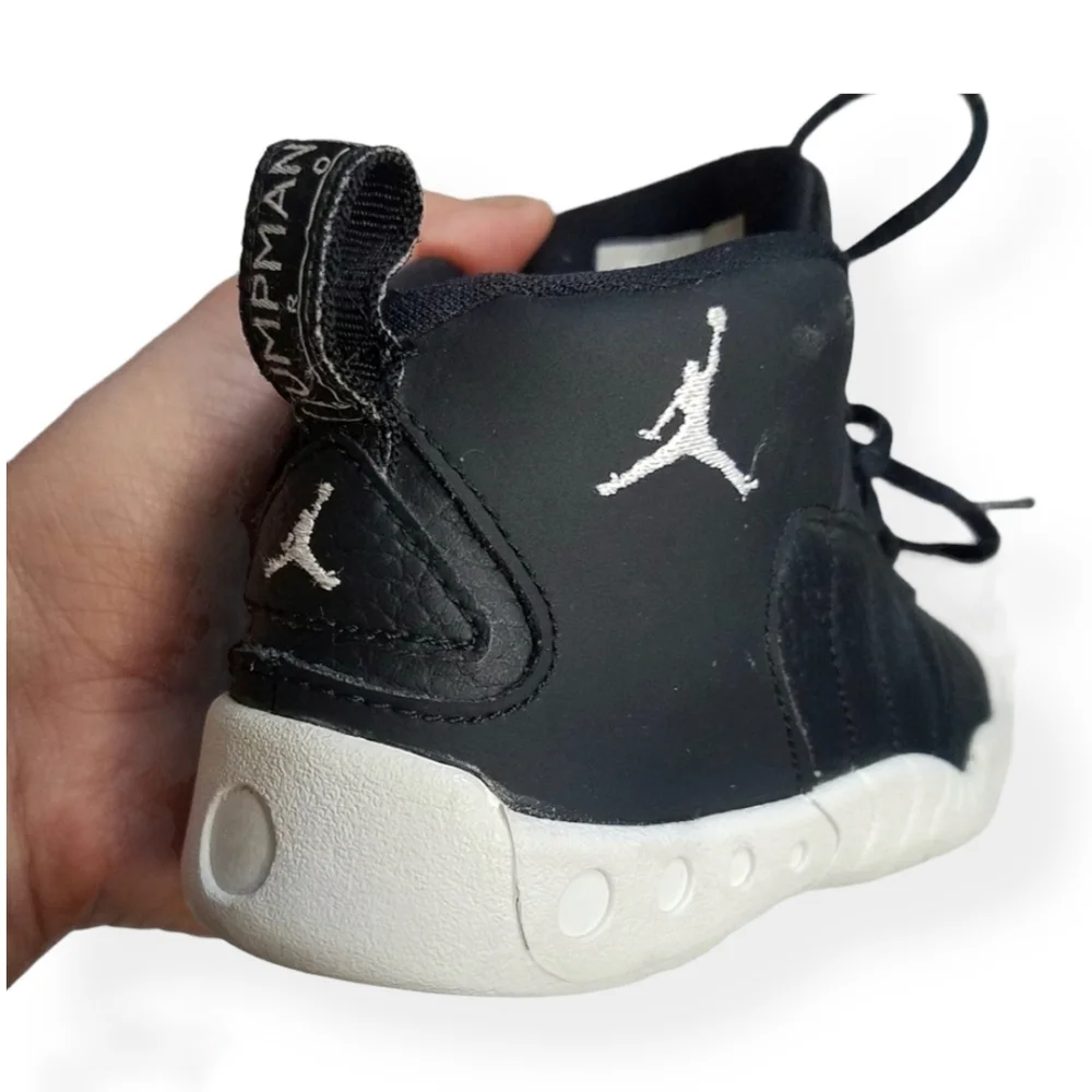 Nike | Air Jordans Toddler / Kids Black High-Top Sneakers Size 10